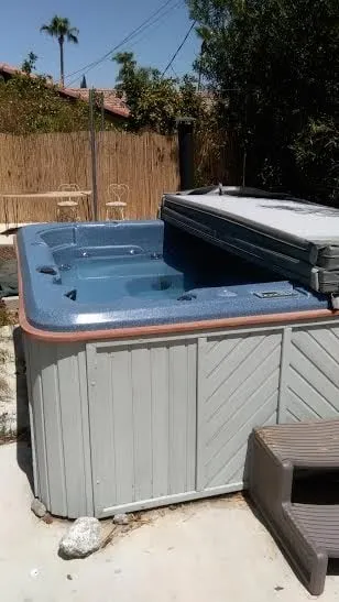 Reliable electrician providing emergency electrical service in , 