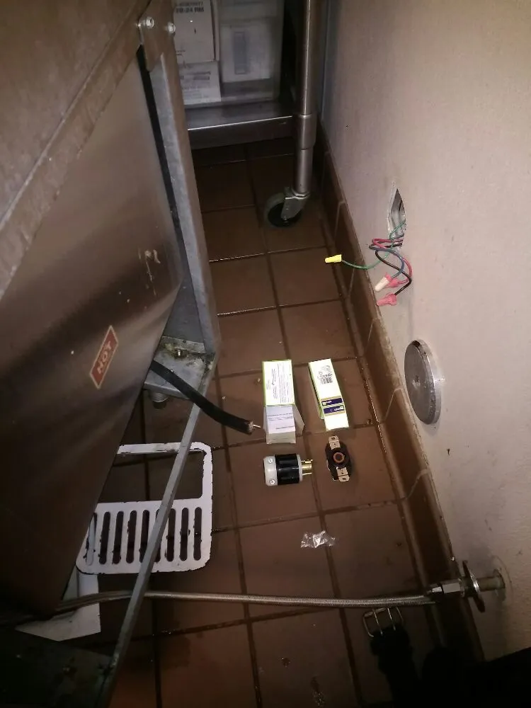 Emergency electrician providing lighting installation in , 