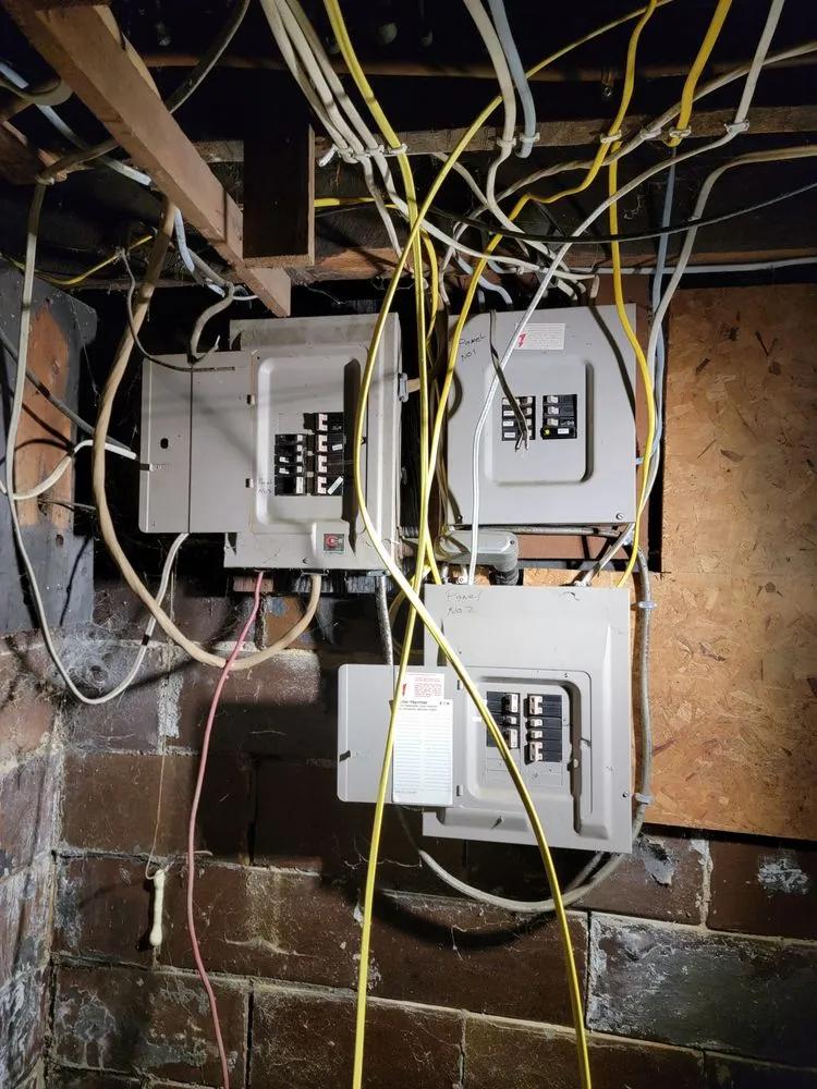 Affordable electrician providing outlet and switch repair in Dellroy, OH - 171 Electric