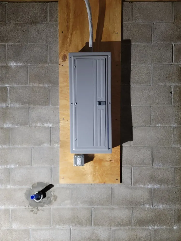 Affordable outlet and switch repair experts serving Dellroy, OH - 171 Electric