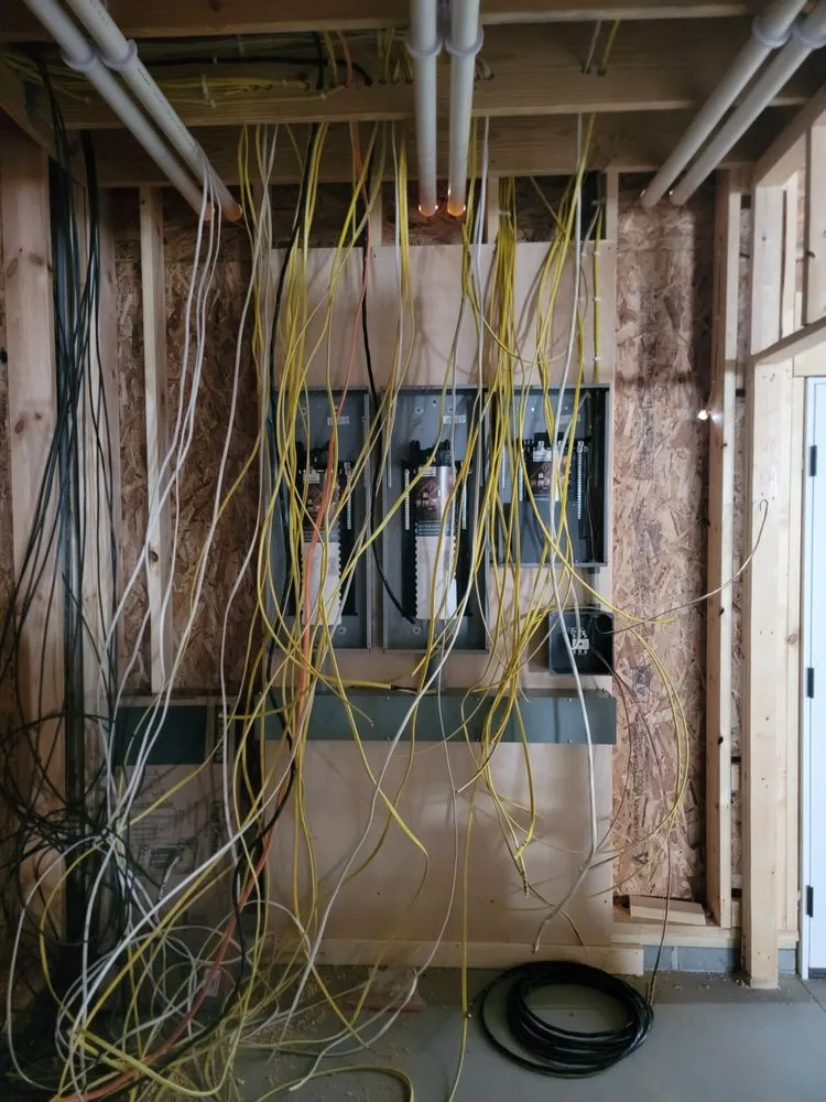 Professional electrician providing electrical repair in Dellroy, OH - 171 Electric