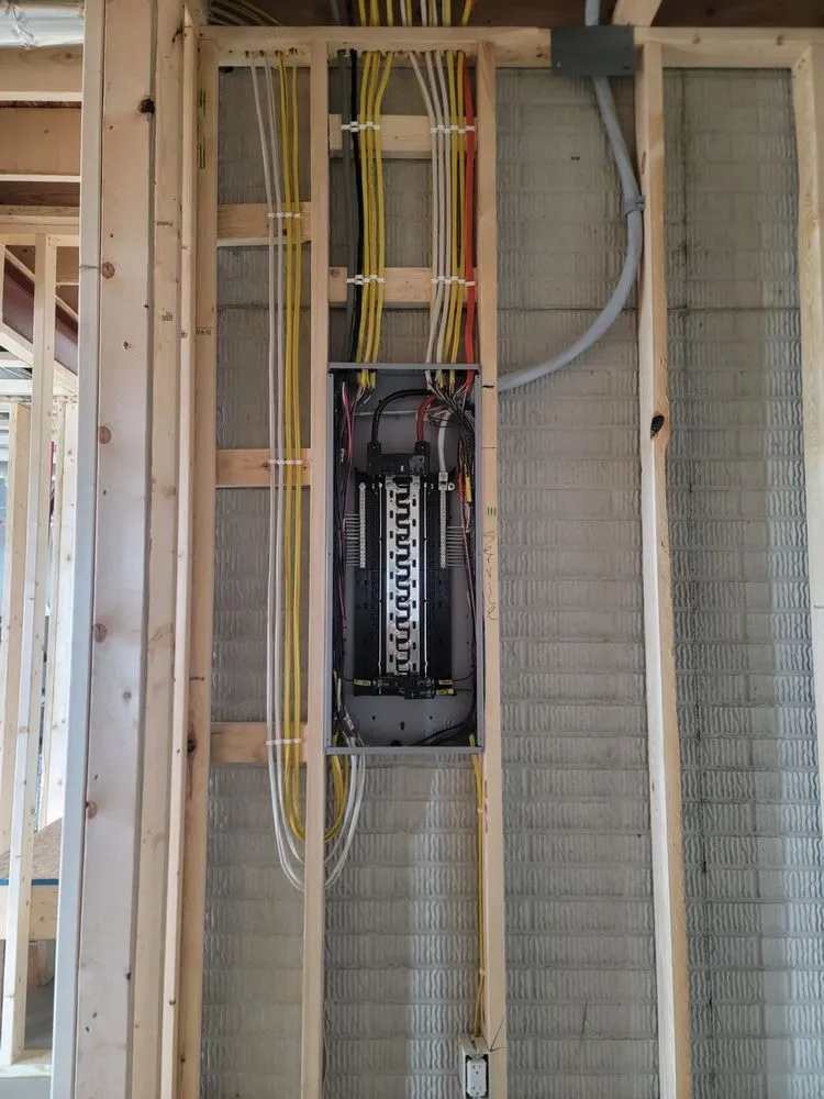 Trusted outlet and switch repair in Dellroy, OH by 171 Electric