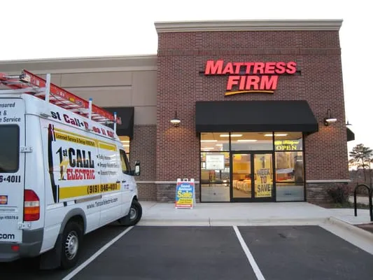 1st Call Electric Logo