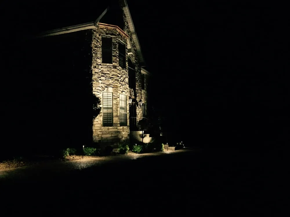 Expert electrician providing electrical repair in , 