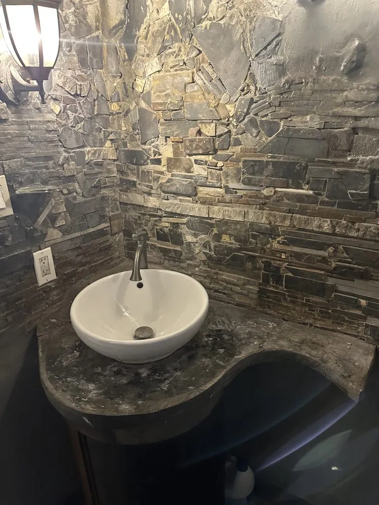 Reliable electrician providing circuit breaker repair in , 