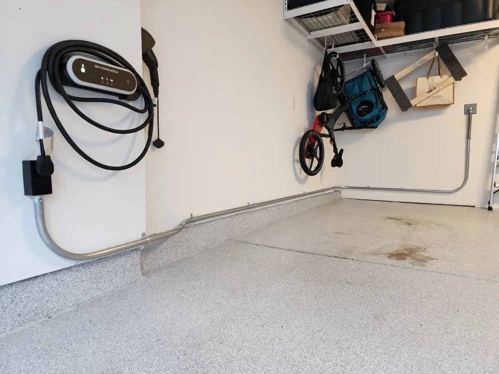 Affordable electrician providing electrical repair in ,