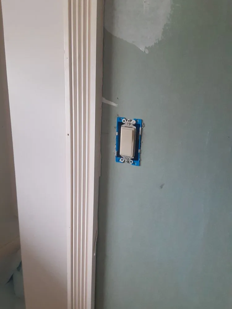 Affordable electrician providing circuit breaker repair in Port St. Lucie, FL - 2K Tech Electric