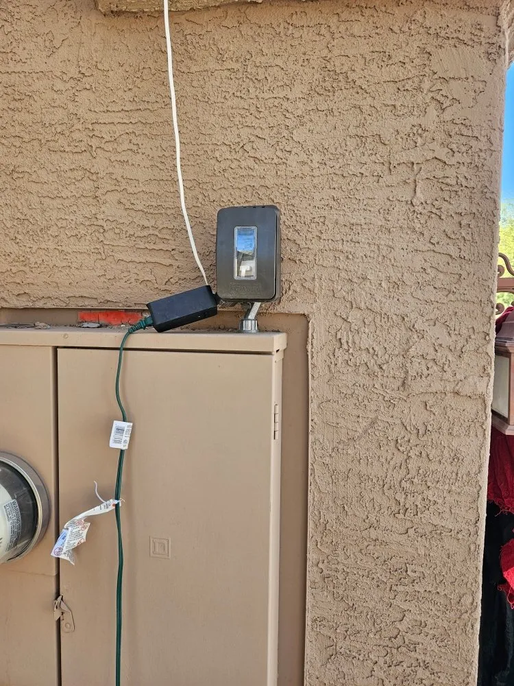 Expert electrician providing emergency electrical service in , 