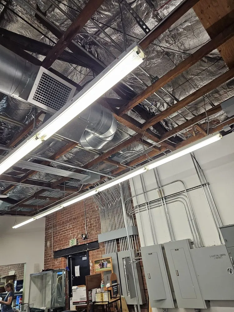 Slide of 3Js Electric