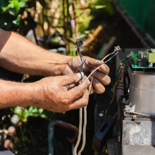 Affordable electrician providing circuit breaker repair in , 