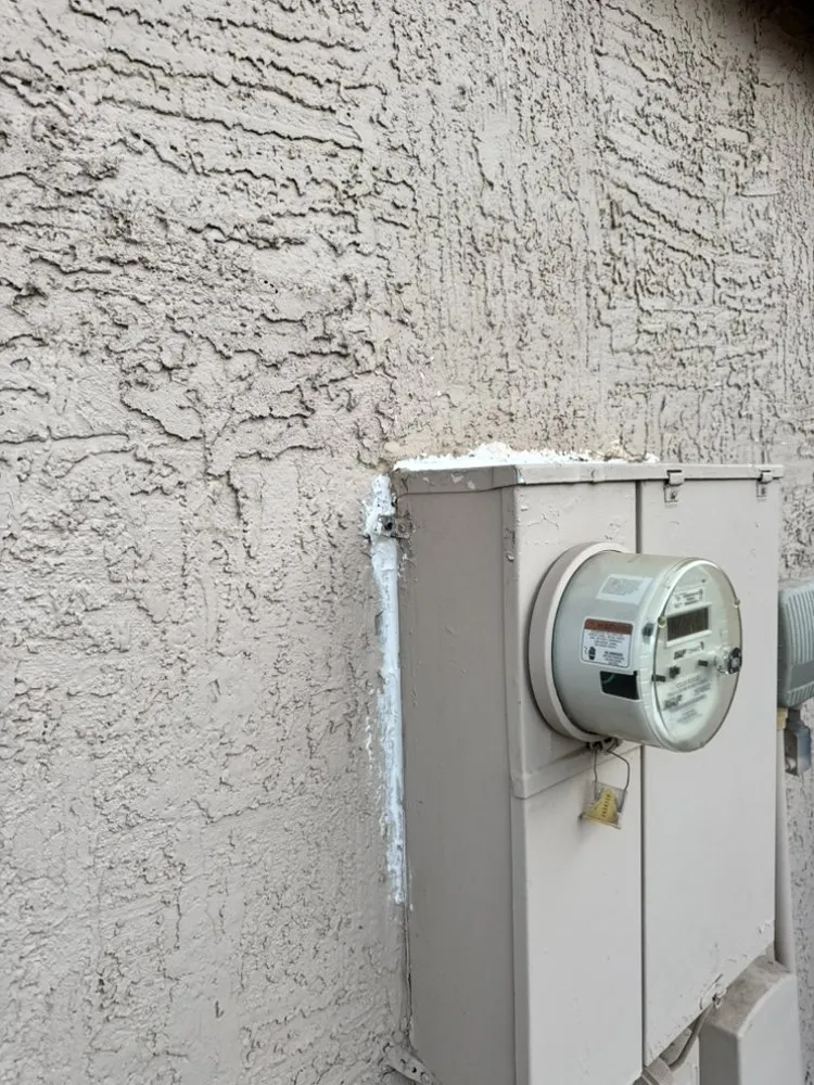 Expert electrician providing circuit breaker repair in ,