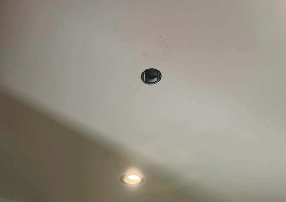 Expert electrician providing emergency electrical service in ,