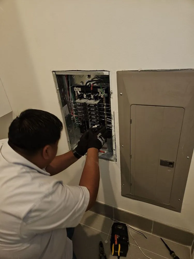 Slide of 4G Electrician