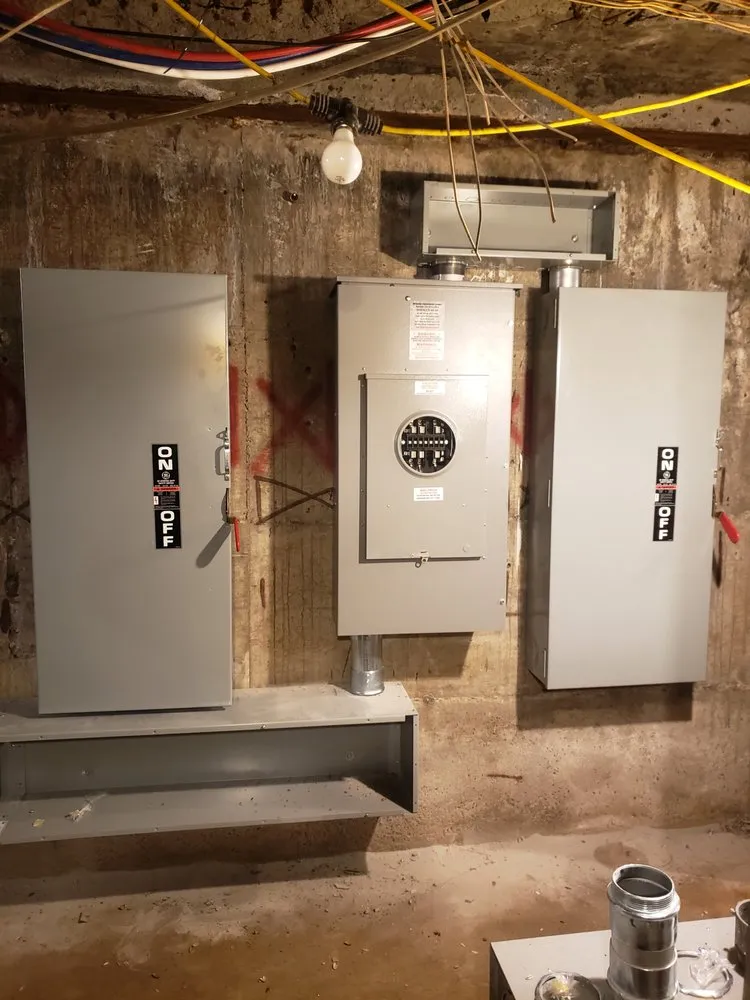 Affordable electrician providing circuit breaker repair in St. Cloud, FL - 4M&J Electric