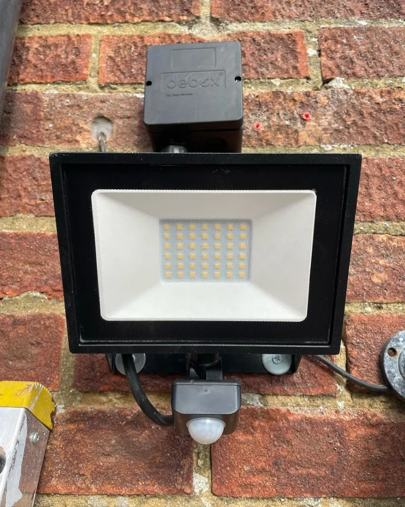 Slide of 4th St Licensed Electrician