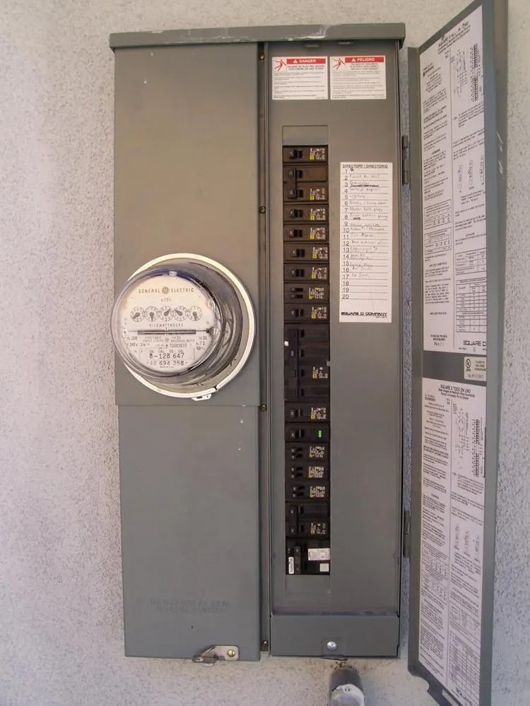 Slide of 4th St Licensed Electrician