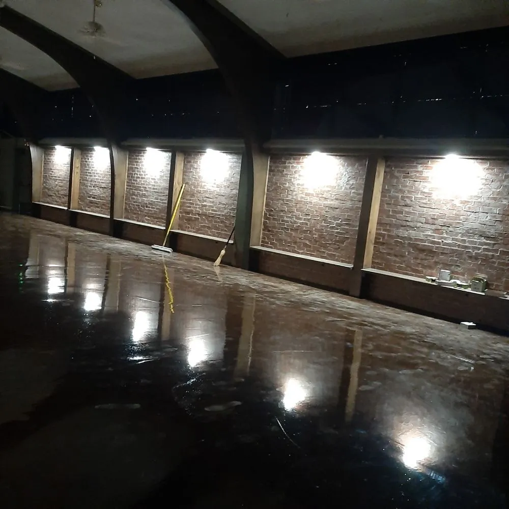 Slide of 559 Electric