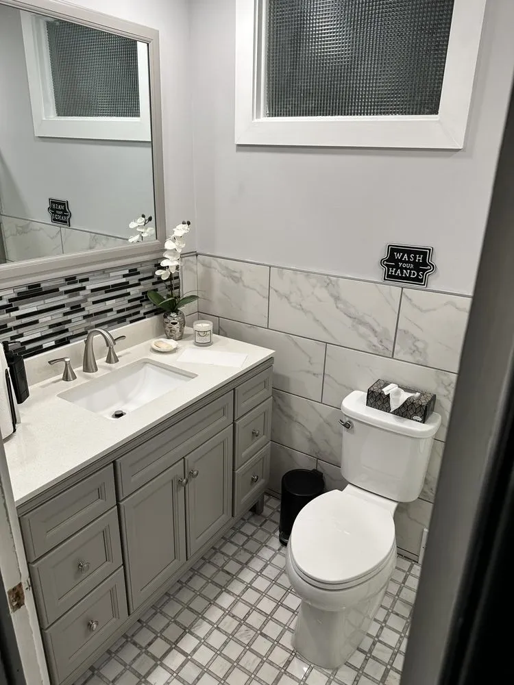 Slide of 7 Robins Contracting