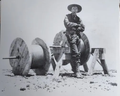 702 Electrical Services Logo