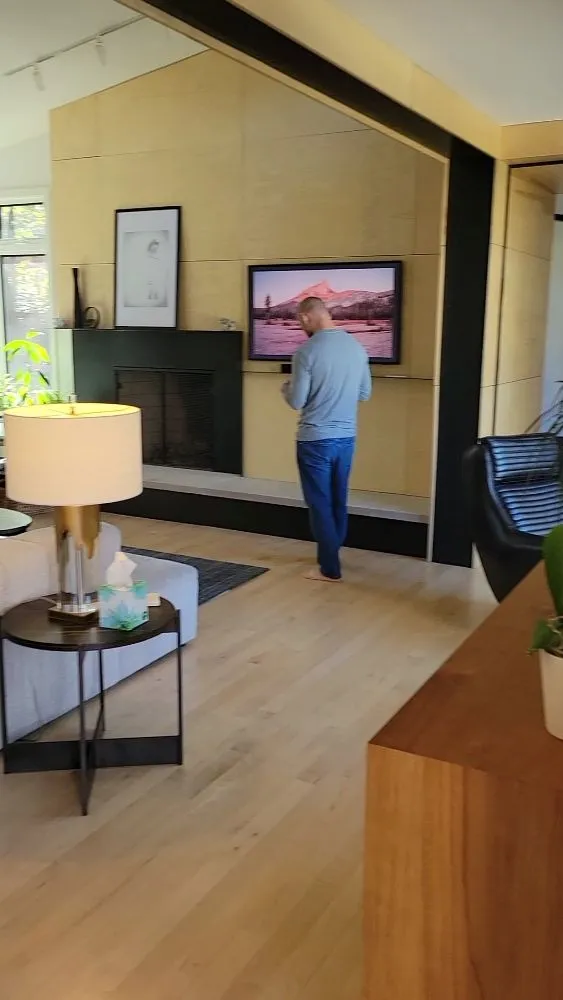 Slide of 833 HANG TVS