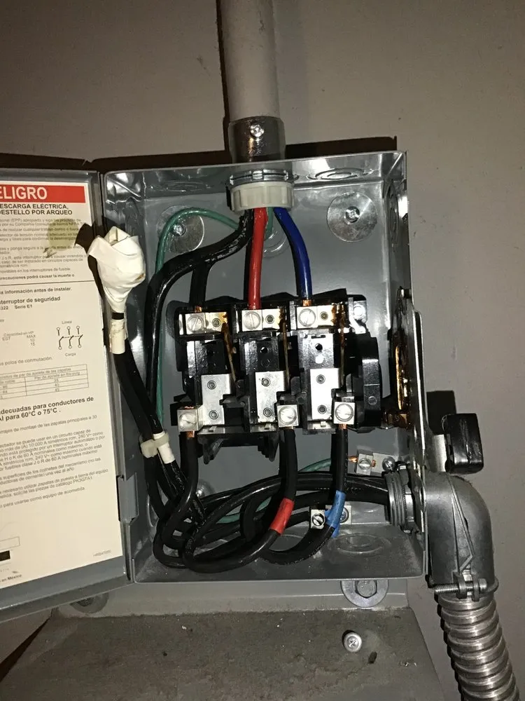 Licensed electrician providing emergency electrical service in Finleyville, PA - 855 Electrician