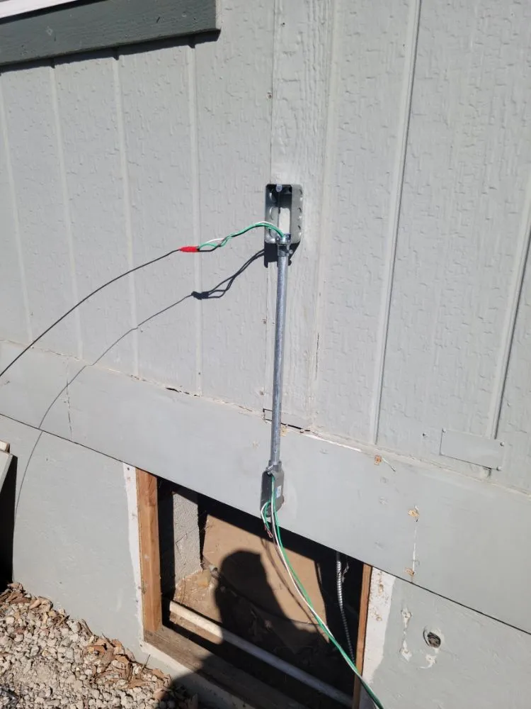 Emergency electrician providing wiring installation in , 