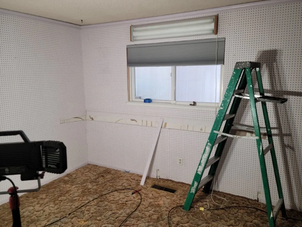 Reliable electrician providing circuit breaker repair in , 