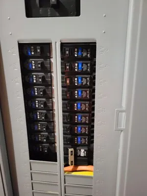 8Thirty Electric Savannah Logo