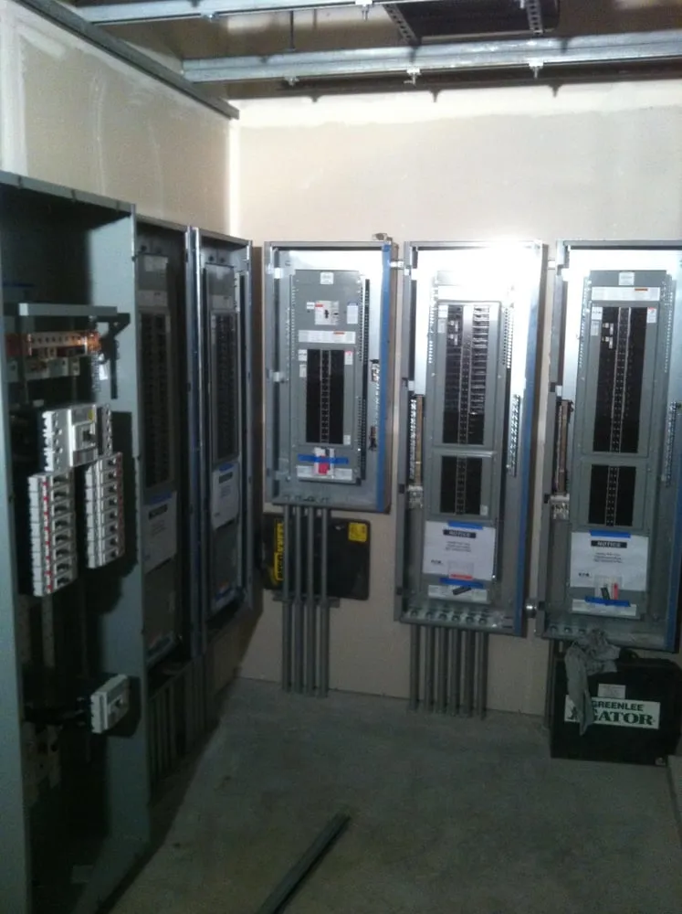 Slide of 907 Electric