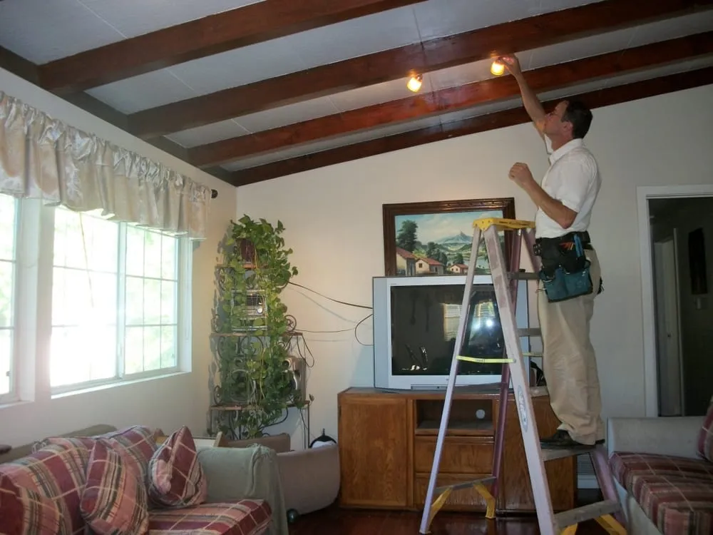 Trusted emergency electrical service in Sylmar, CA by A & G Electric