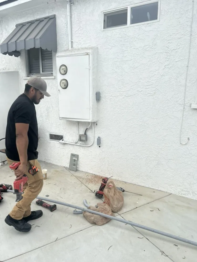 Slide of A & R  Electric and Master Tech