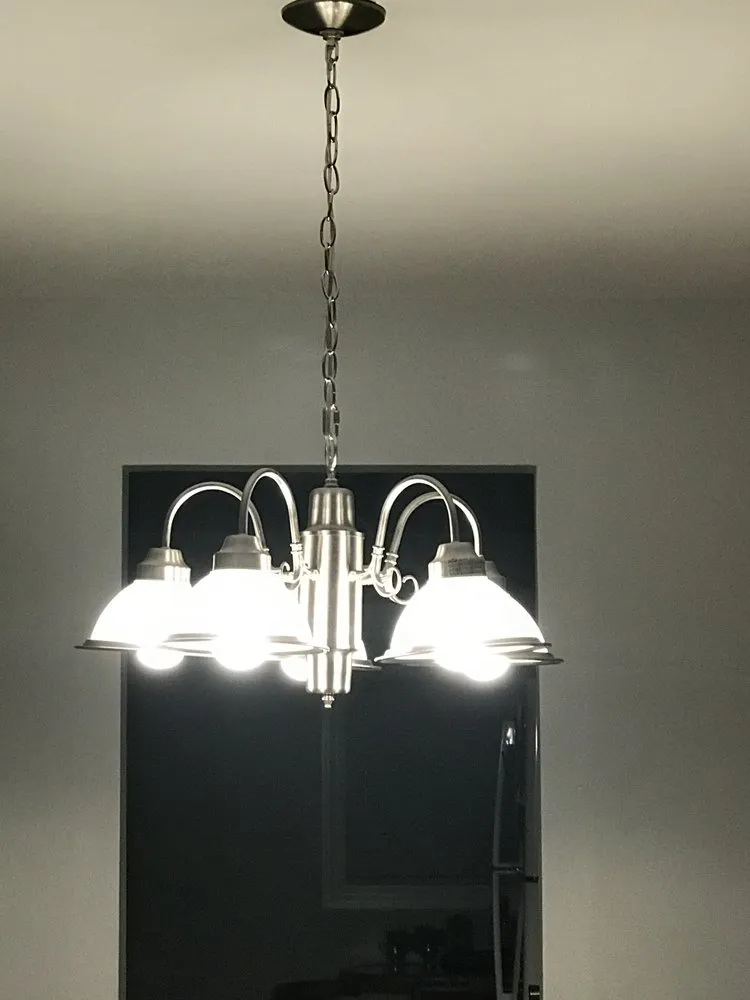 Licensed electrician providing outlet and switch repair in , 