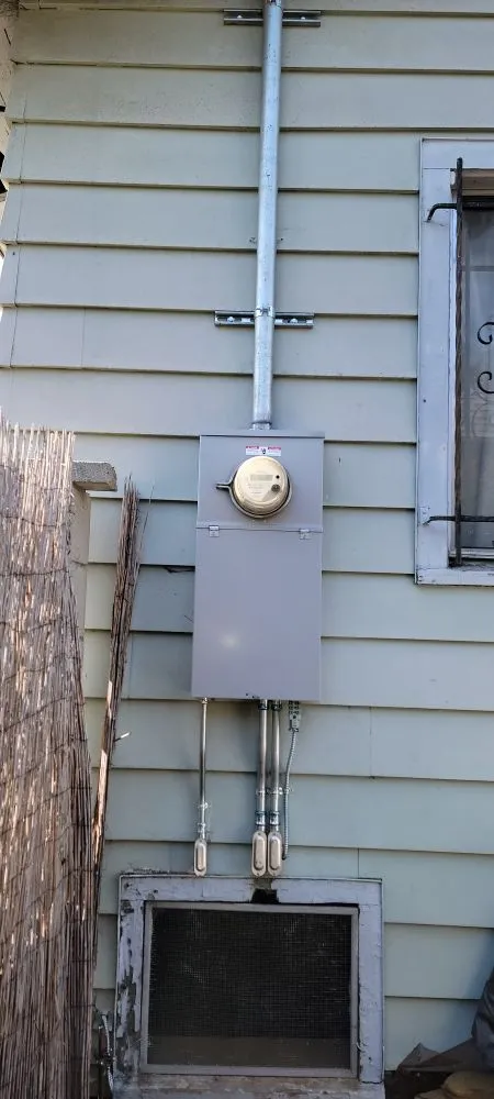 Affordable electrician providing electrical repair in , 