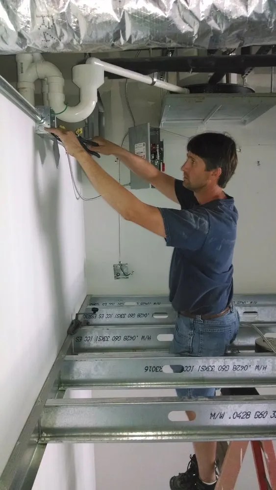 Slide of A Good Electrician Leamon Electric