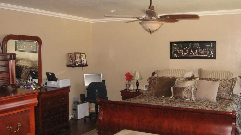 Certified electrician providing emergency electrical service in , 