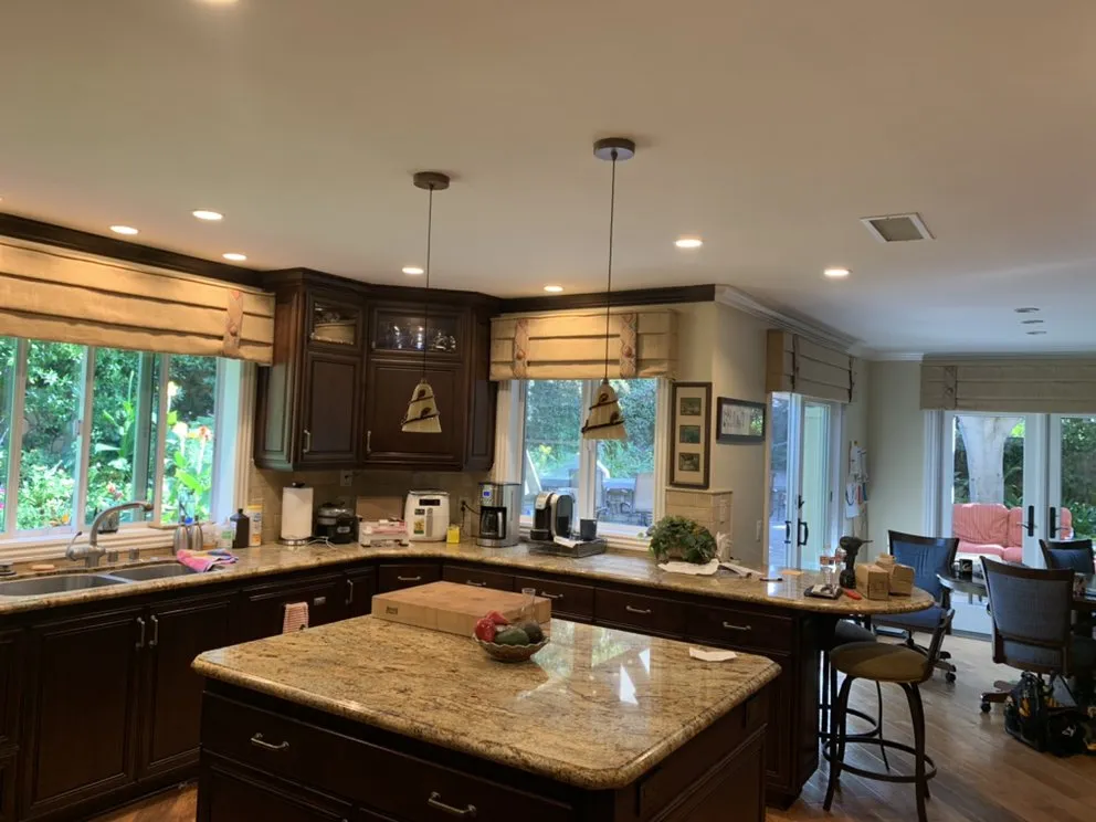 Emergency electrical service for homes in lighting installation,  by 