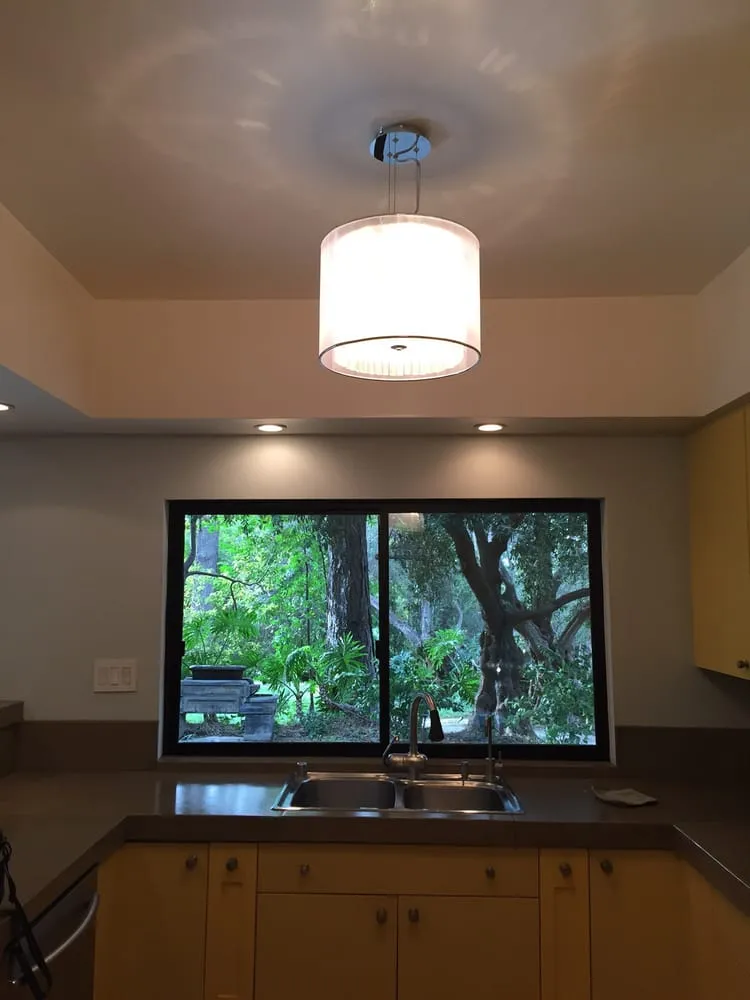 Reliable electrician providing electrical repair in , 