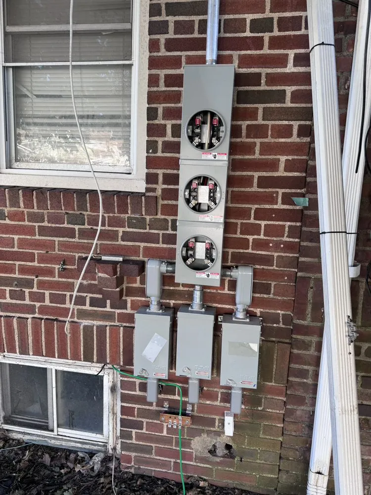 Trusted electrical service for homes in lighting installation, by