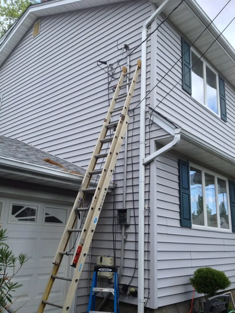 Expert electrician providing lighting installation in , 