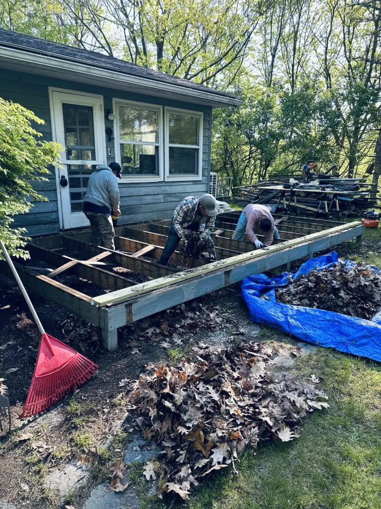 Certified electrician providing electrical repair in , 