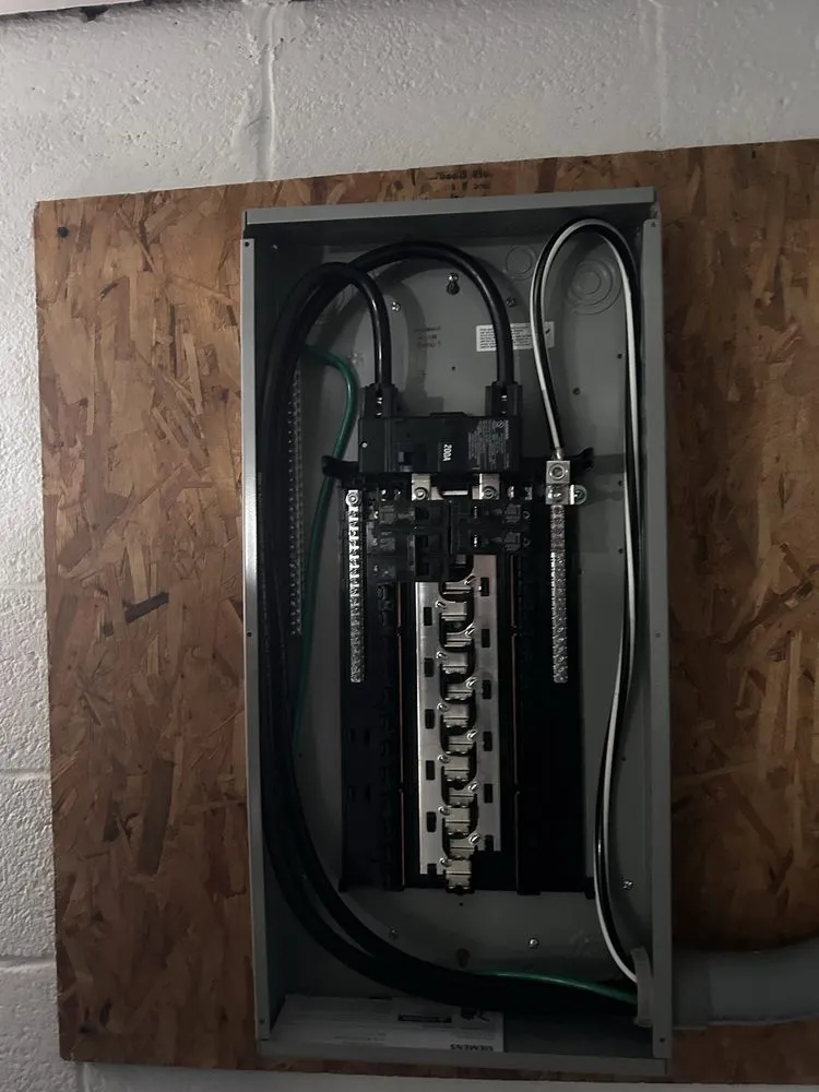 Emergency circuit breaker repair in ,  by A Z Electrical