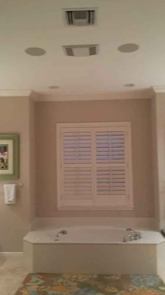 Expert electrician providing emergency electrical service in ,