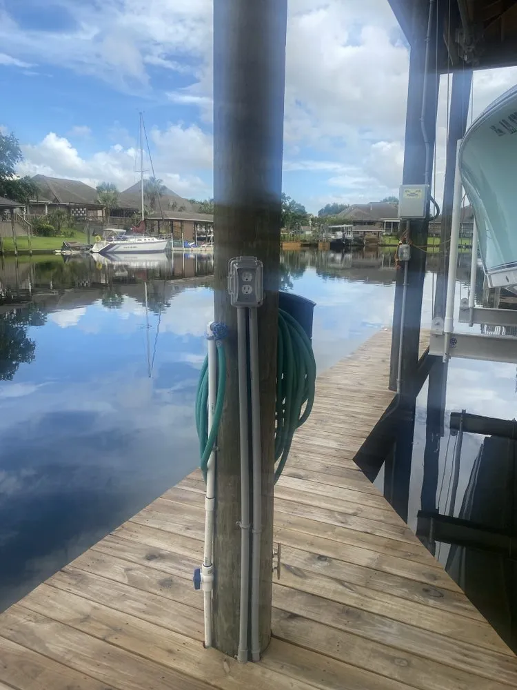 Expert electrician providing emergency electrical service in ,