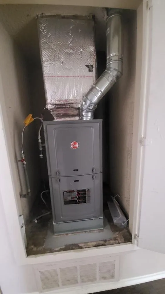 Professional electrician providing wiring installation in , 