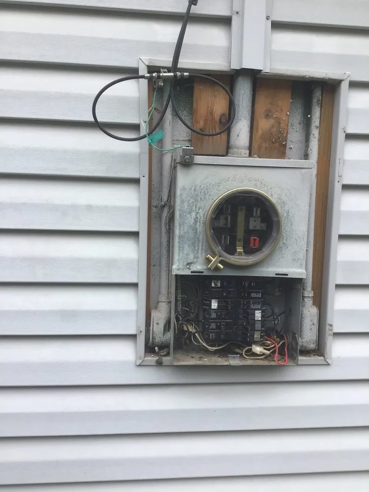 Affordable electrician providing emergency electrical service in ,