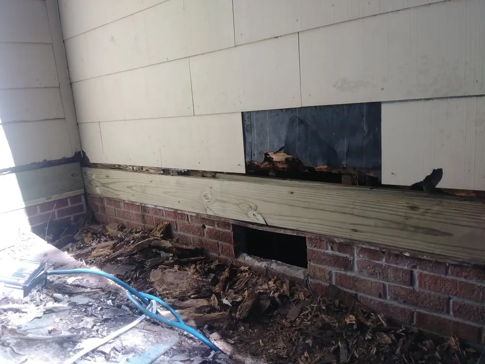 Emergency electrical service for homes in lighting installation, by