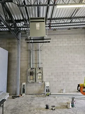 Aamped Up Electric Logo