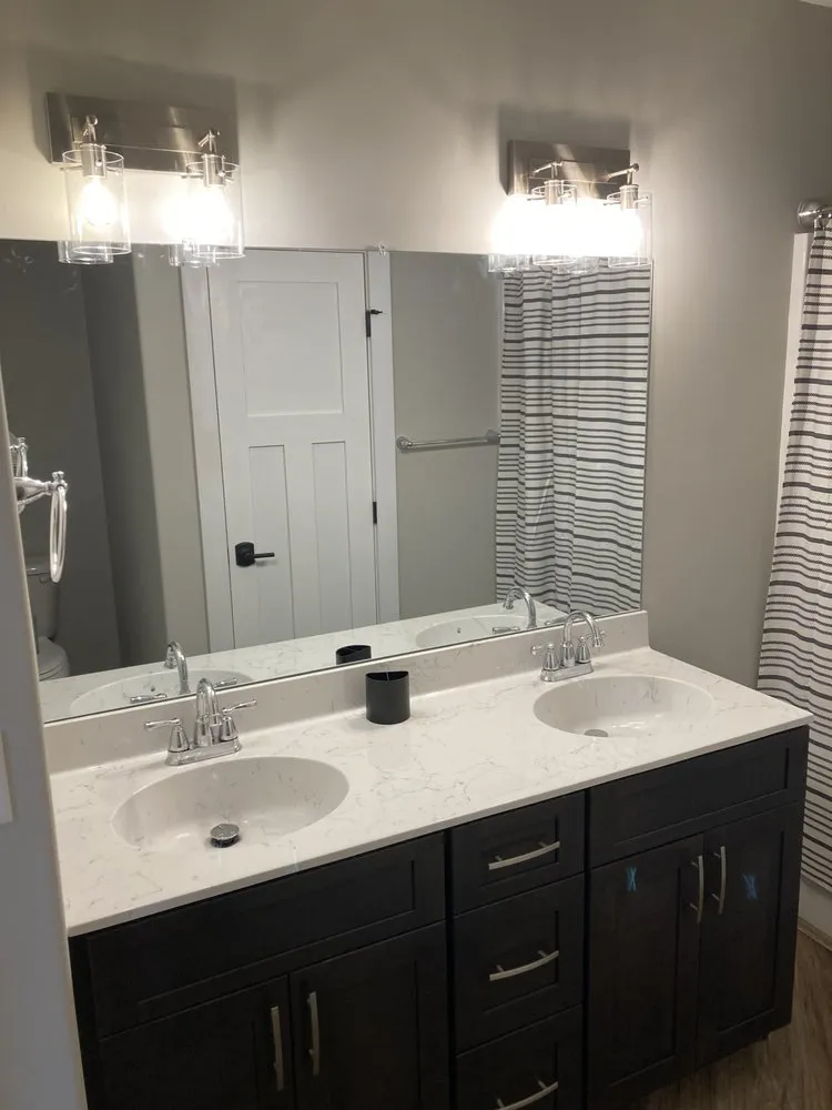 Emergency electrician providing wiring installation in , 