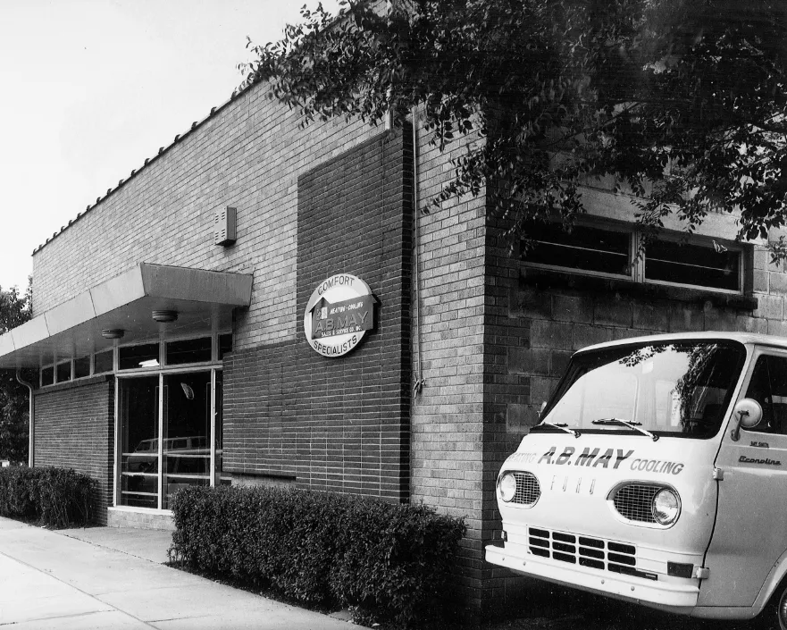 Professional electrician providing emergency electrical service in , 