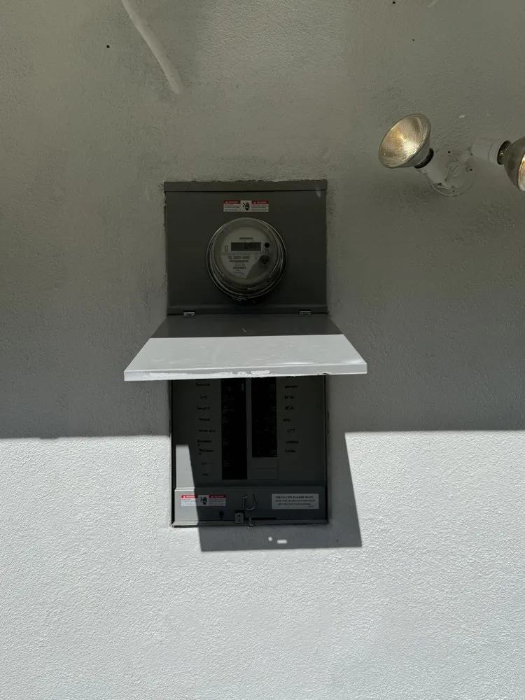 Expert circuit breaker repair in ,  by Abel Virgen Garcia Electrical Services